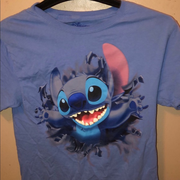 Leo and stitch Disney t-shirt (worn once) - Picture 1 of 2